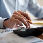 Jak zdecydować się na zakład pogrzebowy? Kompendium dla osób w żałobie.